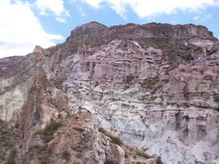 Montañas rocosas en el Cañón del Aquel, Mendoza Argentina