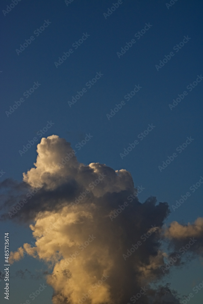 Poster A beautiful sky with cumulus clouds during sunset