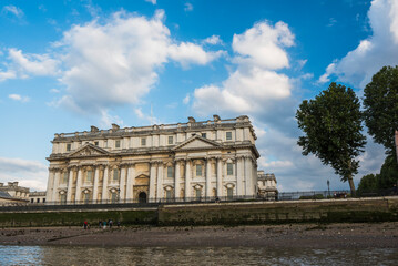 Obraz premium University of Greenwich seen from the River Thames, London, England