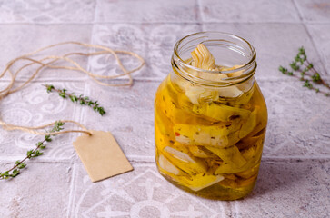 Canned slices of fried artichokes