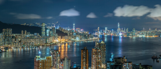 Fototapeta premium Night scenery of Victoria harbor of Hong Kong city