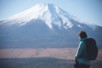 Fototapeta premium 山ガール, 大平山山頂から眺める富士山