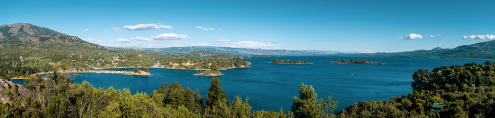 Fototapeta na wymiar panoramic lake landscape