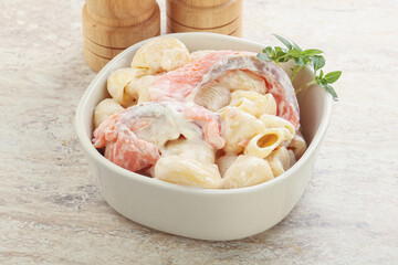 Pasta with salmon and cream cheese