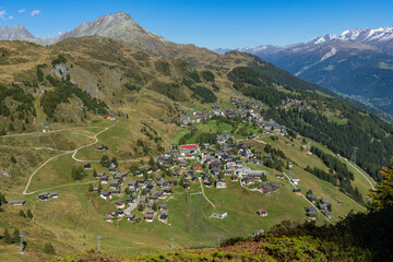 Fototapeta na wymiar Blick vom Riederhorn auf die Riederalp im Wallis, Schweiz