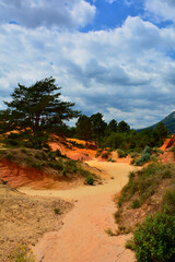 prowansja piekny kanion ochrowy, beautiful ocher canyon in Provence, ocher canyon, ocher canyon in...