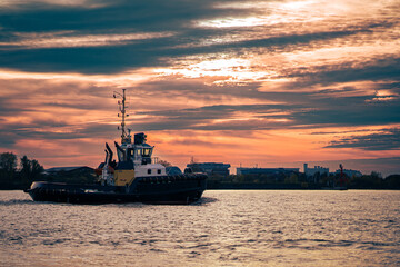 Lotse im Hamburger Hafen