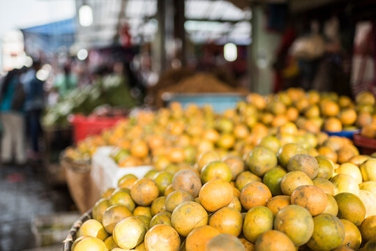 Oranges in Berastagi (Brastagi) Market, North Sumatra, Indonesia, Asia