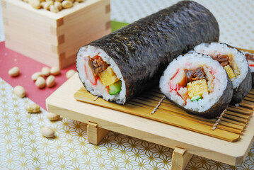 節分の豆と恵方巻 © フォト うまいもん