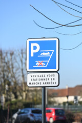 parking quartier place mobilité auto voiture riverain signalisation