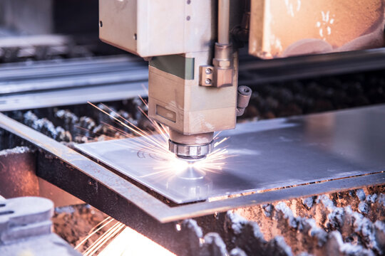 Laser machine cutting of metal sheet with sparks