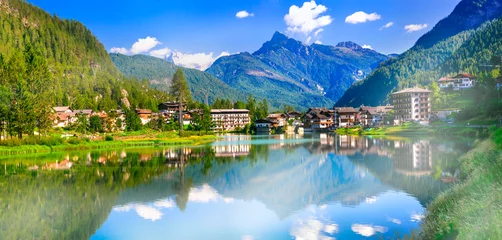 Poster Amazing alpine scenery, Dolomites mountains. Beautiful lake lago di Alleghe and scenic village. Northen Italy © Freesurf