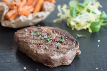 Frisch gegrilltes Steak