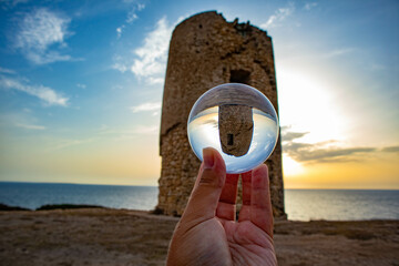La Torre di Sa Mora è una torre di avvistamento che si trova a Capo Mannu, provincia di Oristano, Sardegna