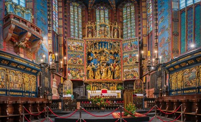 Fototapeta na wymiar Ołtarz Wita Stwosza w Kościele Mariackim w Krakowie