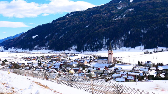 winterliches Dorf