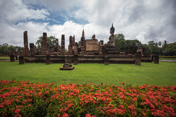 Obraz premium Buda en Templo de Wat Maha That, Parque Historico de Sukhothai