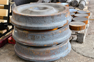 Blanks for the manufacture of wheelsets after thermal hardening.