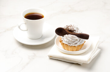 Cake basket with protein white cream.