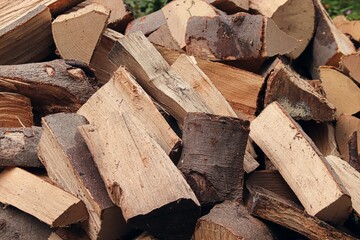 Brennholz gespalten