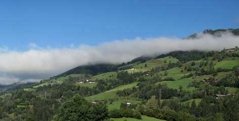 Obraz premium Foggy and chilly morning of the alpine scenery