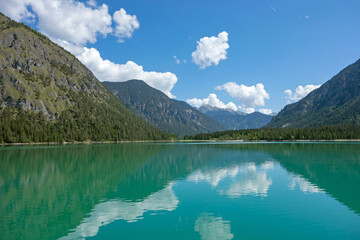 Obraz na płótnie Canvas lake in the mountains