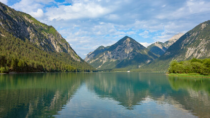 Obraz na płótnie Canvas lake in the mountains