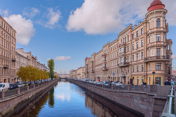 Naklejka premium view of the canal with granite banks and beautiful old buildings on the embankment in the historical part of the Russian city of St. Petersburg