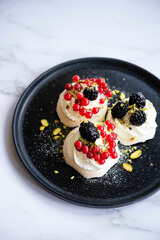 Pavlova dessert