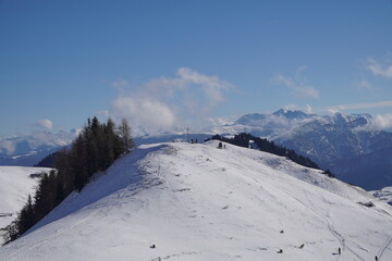 Winterwanderung bei Sonne und Wolken