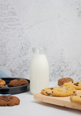 glass of milk and cookies