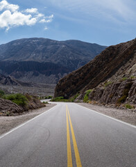 Naklejka premium a route between mountains