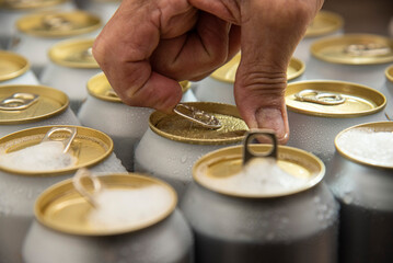 hand opening beer can