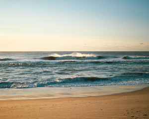 Obraz premium Waves at Sunset