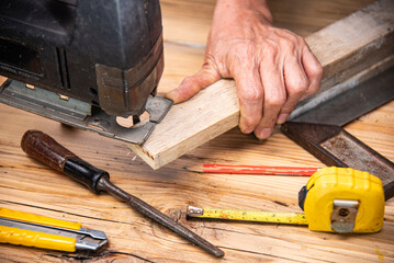 carpenter working with electric jig saw