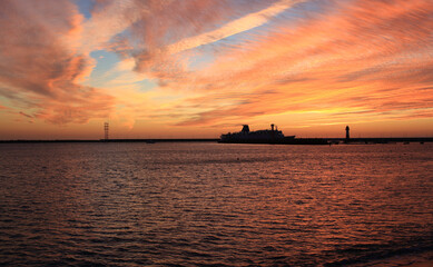 Fototapeta na wymiar Beautiful sunset over the Black Sea and Sochi port
