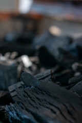 carbón vegetal encendido con fuego para asador y carne asada o cocinar 