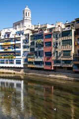 Fototapeta na wymiar Houses along the River Onyar, in Girona, Spain