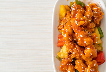 fried crispy chicken with sweet and sour sauce