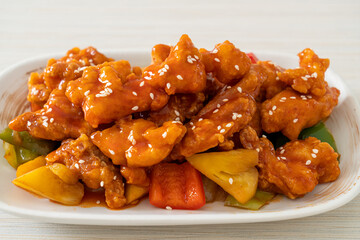 fried crispy chicken with sweet and sour sauce