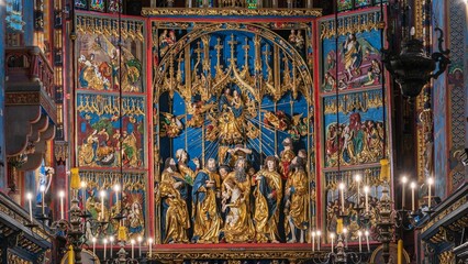 Wnętrze Kościoła Mariackiego z ołtarzem Wita Stwosza - obrazy, fototapety, plakaty