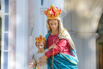 Fototapeta na wymiar Madonna and Child Catholic religious Virgin Mary and Baby Jesus statue