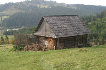 Obraz premium old house in the mountains