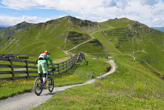 Mountainbiker bei Saalbach Hinterglemm / Österreich
