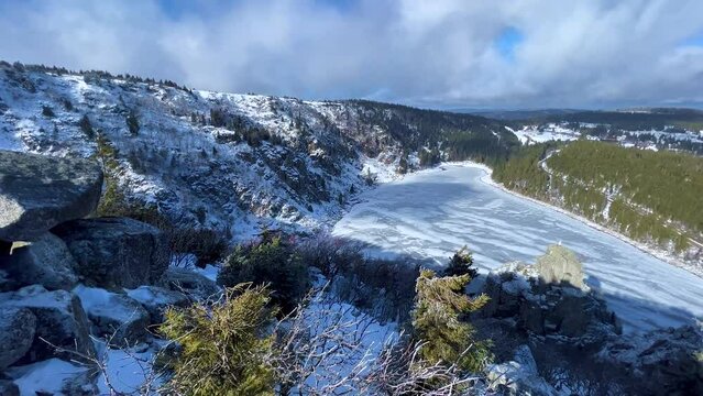 Panorama du lac blanc en hivers - Vosges alsace - France