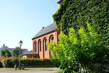 Fototapeta na wymiar Historische Kirche in der Altstadt von Lügde, Nordrhein - Westfalen