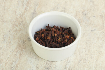Dry Clove aroma in the bowl
