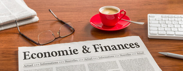 A newspaper on a wooden desk - Economy and Finance in french - Economie et Finances