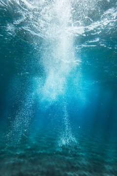 Underwater shiny bubbles in sea