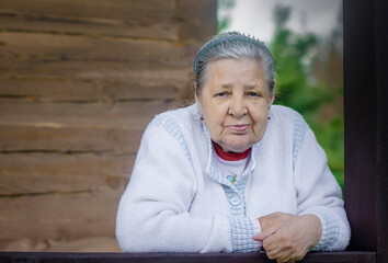 The old woman on the balcony